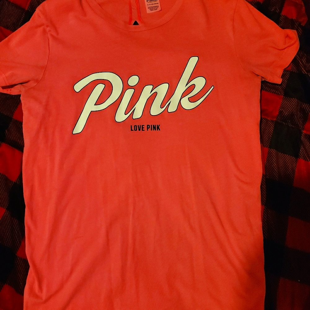 pink tee